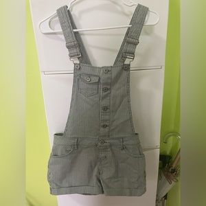 Short overalls